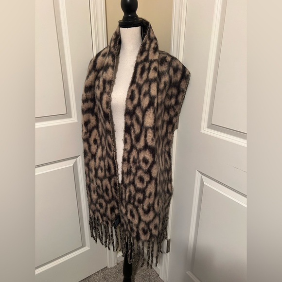 H&M Black and Tan Animal Print Fringe blanket scarf/ Shawl - Picture 1 of 3